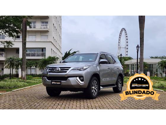 TOYOTA HILUX SW4 2.8 SRX 4X4 16V TURBO INTERCOOLER DIESEL 4P AUTOMÁTICO TOYOTA HILUX SW4 2.8 SRX 4X4 16V TURBO INTERCOOLER DIESEL 4P AUTOMÁTICO